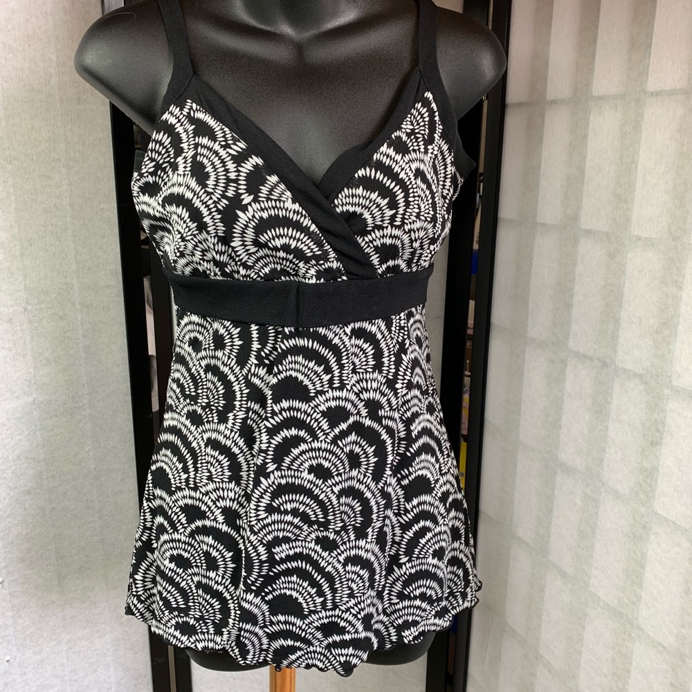 Black & White Graphic Tank Top